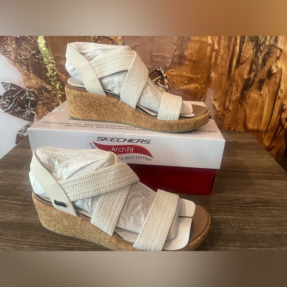 SKETCHERS WOMEN'S BEVERLEE LOVE STAYS ARCH FIT WHITE WEDGE SANDALS